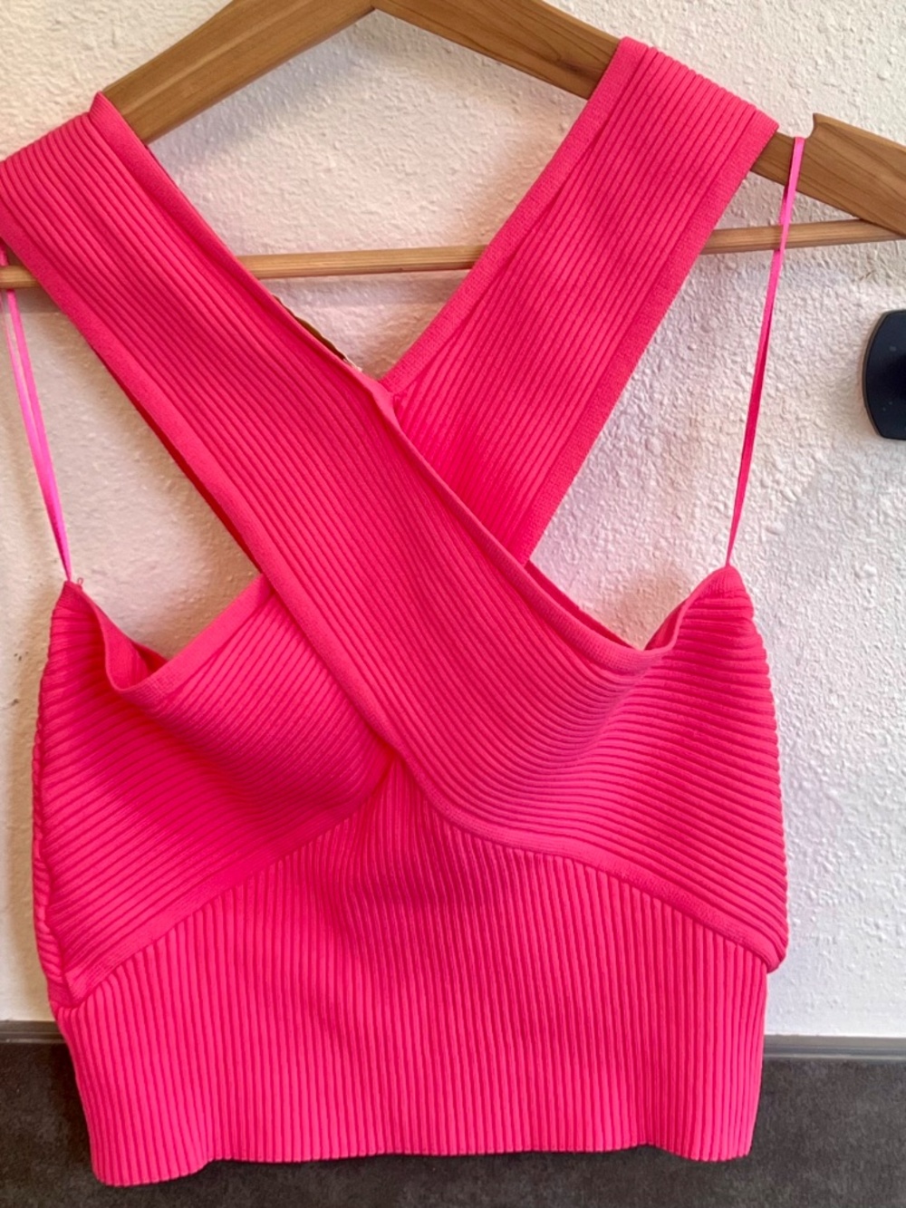 House of Harlow 1960 Hot Pink Ribbed Cross Over Halter Crop Top Size Medium - Picture 9 of 9